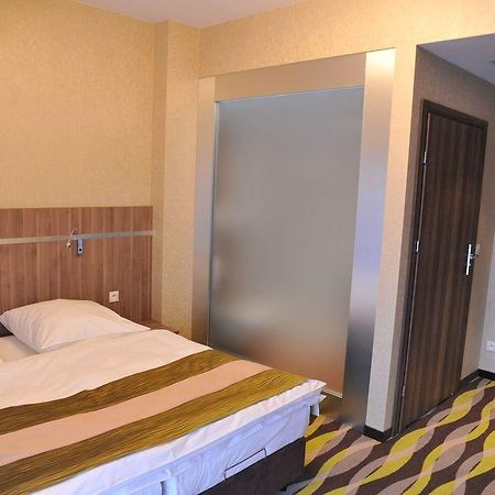 Oswald Arena Hotel Jemielnica Екстериор снимка