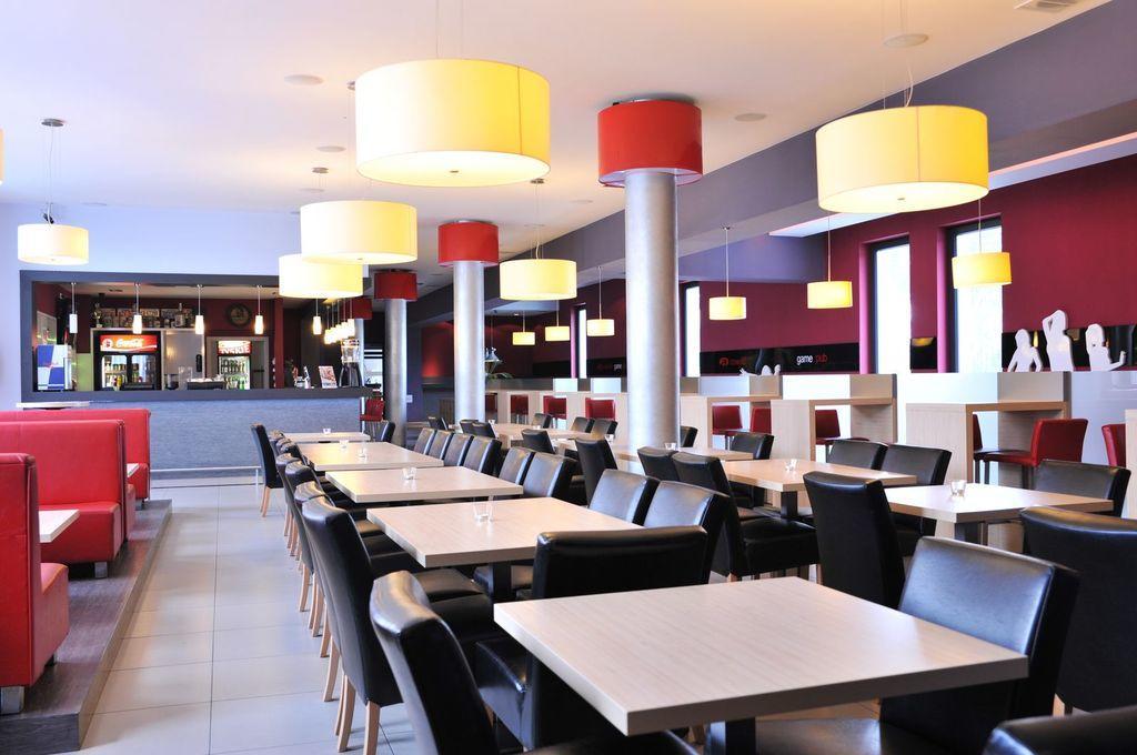 Oswald Arena Hotel Jemielnica Екстериор снимка