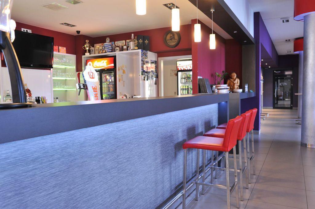 Oswald Arena Hotel Jemielnica Екстериор снимка