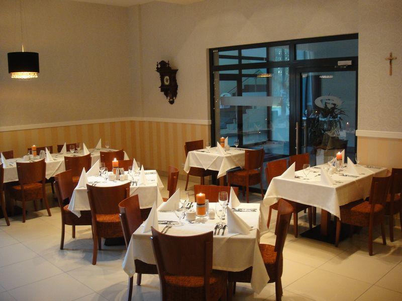Oswald Arena Hotel Jemielnica Екстериор снимка
